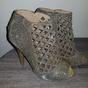 Women's dress shoes